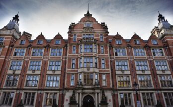 London School of Economics (LSE) – Pioneering Social Sciences