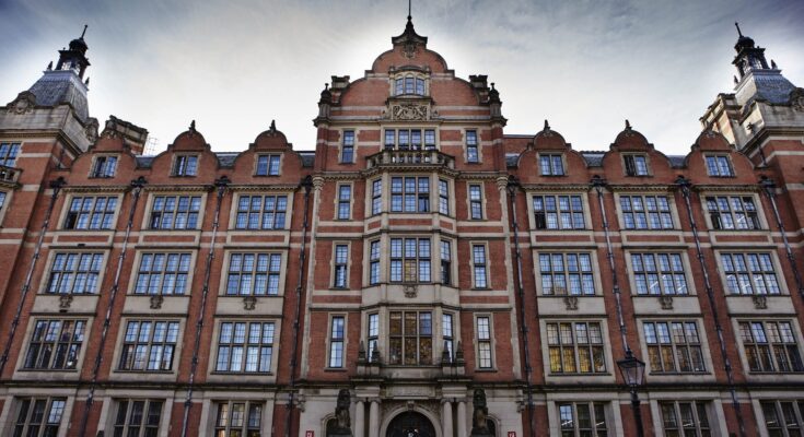 London School of Economics (LSE) – Pioneering Social Sciences